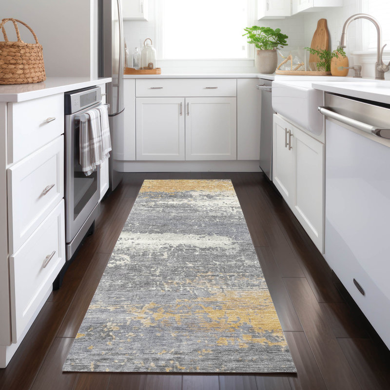 Tapis intérieur / extérieur doré lavable à la machine Xhevrie, Tapis de couloir 2 pi 3 po x 7 pi 6 po