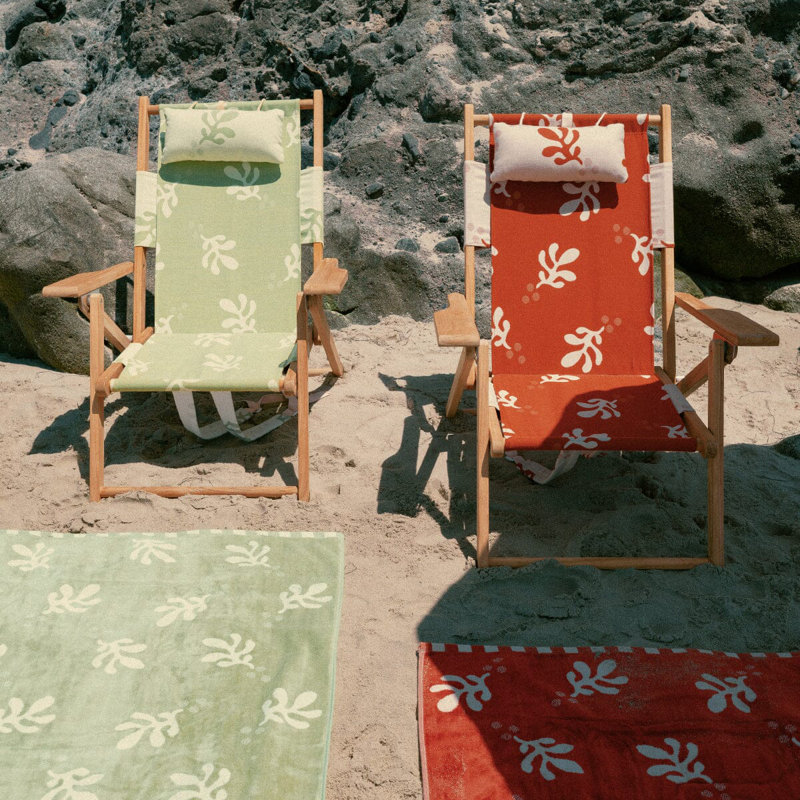 Tommy Chair, Rivie White
