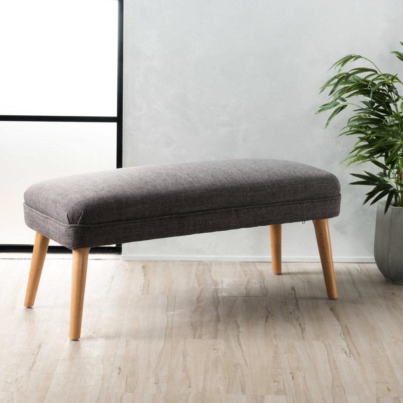 Tissu gris avec configuration de pieds en bois d'apparence attrayante