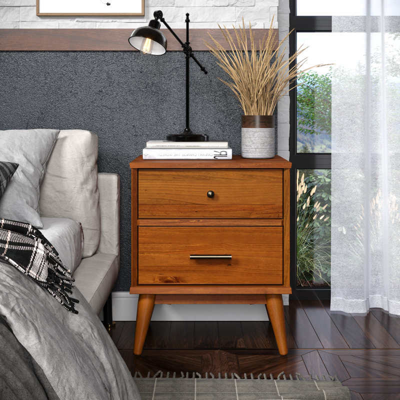 Caleesha 2 - Drawer Solid Wood Nightstand, Castanho