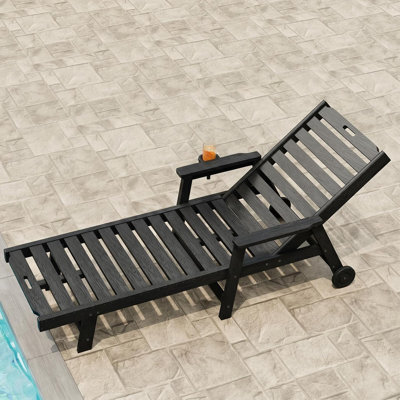 Chaise longue d'extérieur avec dossier réglable à 5 positions et accoudoirs, porte-gobelet amovible et roulettes amovibles