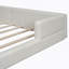 Grand lit plateforme tapissier avec 2 lumières de lecture blanches