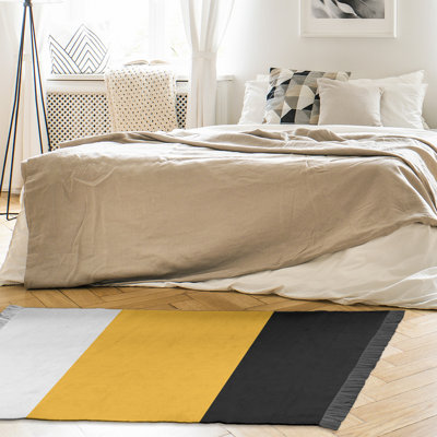 Tapis à rayures 4,6 pi x 5,5 po, zone dorée/noire