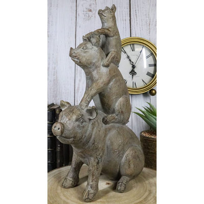 Figurine Piggyback Ride