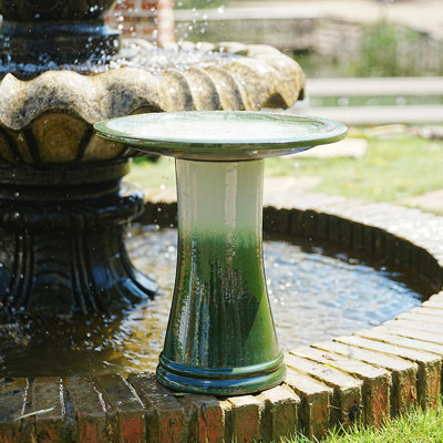 Bain d'oiseaux en céramique de 17 po pour l'extérieur, grand bain d'oiseaux élégant pour l'extérieur, bains d'oiseaux vernis à piédestal léger pour l'extérieur avec motif tourbillonnant, ombre verte