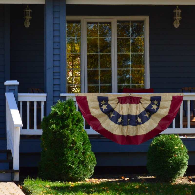 Drapeau patriotique bicolore plissé teint thé 24 po x 48 po Americana