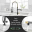 Robinet de cuisine rétractable noir et doré, poignée simple, robinet contemporain en matériau et or, design fonctionnel