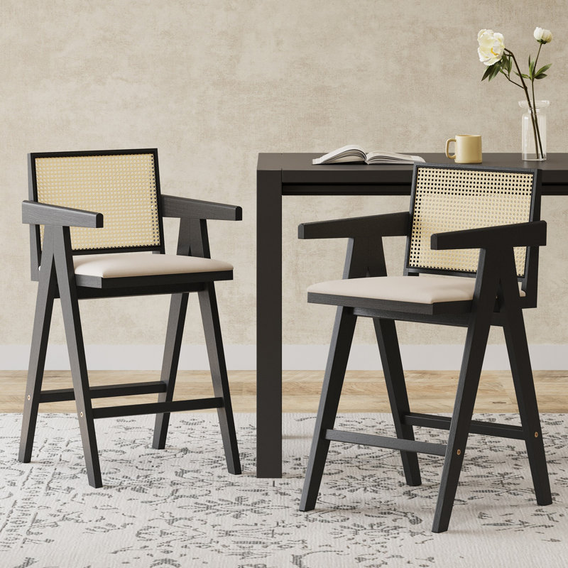 Tabouret de bar à dossier en plastique tissé gris crème de 27 po de hauteur - siège en tissu rembourré de mousse et structure en bois d'hévéa durable