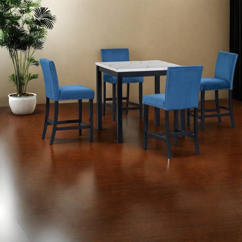 Ensemble de table de salle à manger moderne en faux marbre avec chaises en velours, compact et élégant pour la cuisine