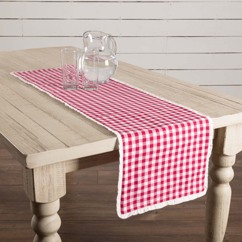 Chemin de table Festive Finds Gingham, l 13 po x L 48 po, Rouge