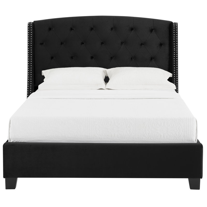 Lit tapissier moderne avec capitonnage à boutons, garniture cloutée et confort noir tendance