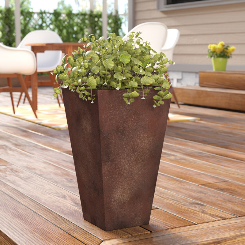 Grand pot à fleurs carré et fuselé intérieur et extérieur, H 18,3 po x l 9,25 po x P 9,25 po