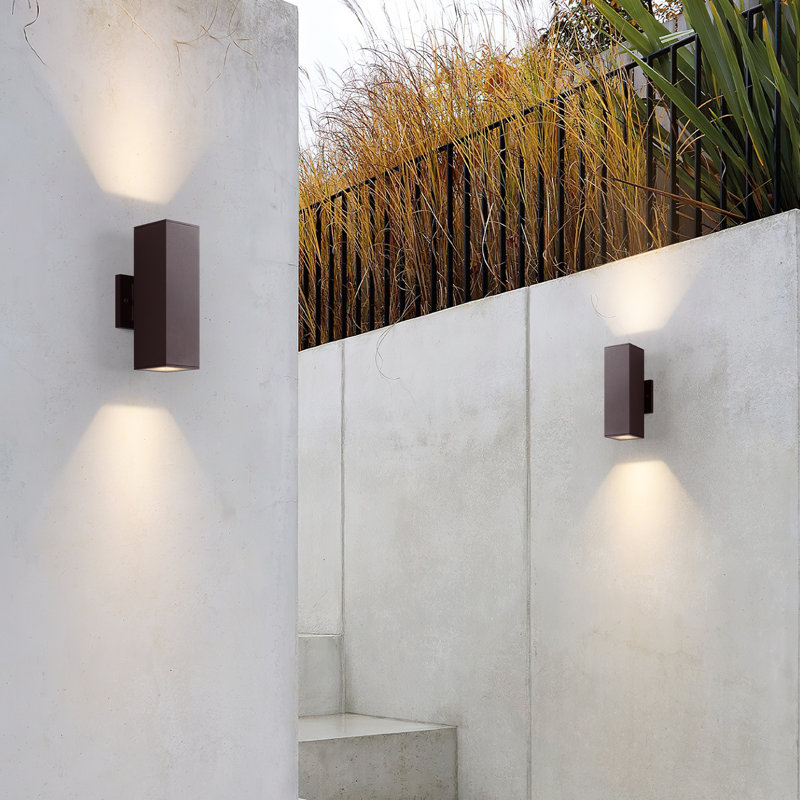 Applique murale d'extérieur à 2 lumières Alvisa avec aluminium, Bronze frotté à l'huile, H 11,97 po x l 4,53 po x P 5,91 po