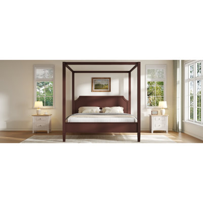 Grand lit plateforme à baldaquin en bois avec tête de lit et pieds de support, noyer