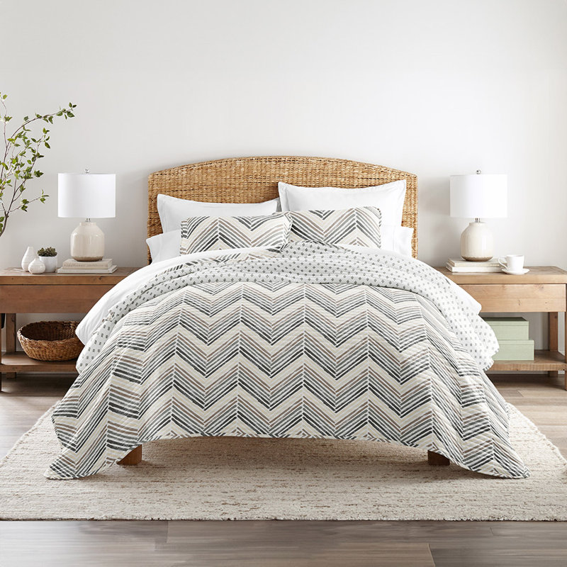 Light Gray Reversible Microfiber Full Quilt Set with Chevron Pattern