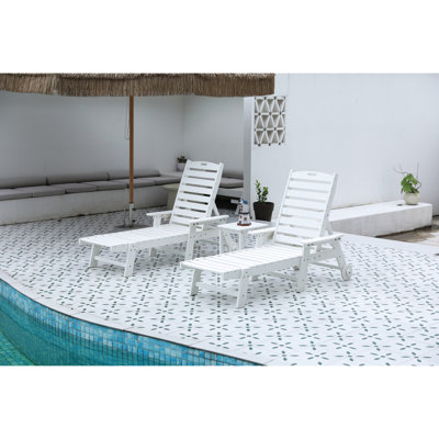 Méridienne d'extérieur, blanche, avec porte-gobelet et 5 réglages latéraux de relaxation pour patio toutes saisons, table d'appoint à 5 angles