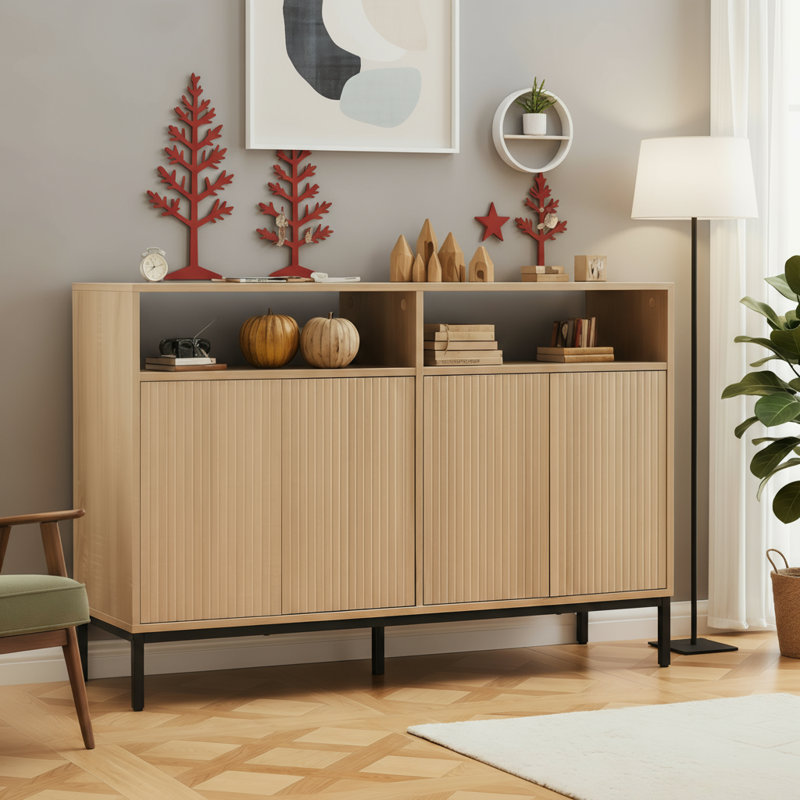 Ce buffet de style maison de campagne en bois naturel est doté de 4 portes, de tablettes réglables et d'un bar à café encastré. Solution de rangement pratique, idéale pour la cuisine et le salon.