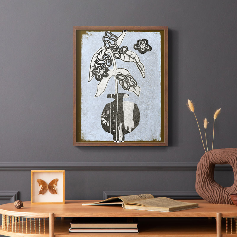 Fleurs graphiques dans un vase IV, reproduction encadrée - bois massif, Brun, H 20 po x l 16 po