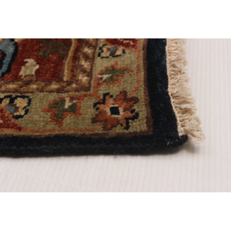 Tapis bleu marine Jules Sultane 7 pi 10 po x 9 pi 11 po