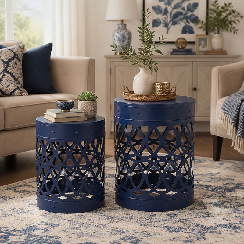 Ensemble de tables d'appoint d'extérieur modernes en métal avec un design élégant en fer découpé et un cadre durable à revêtement en poudre, parfait pour un décor élégant et fonctionnel.