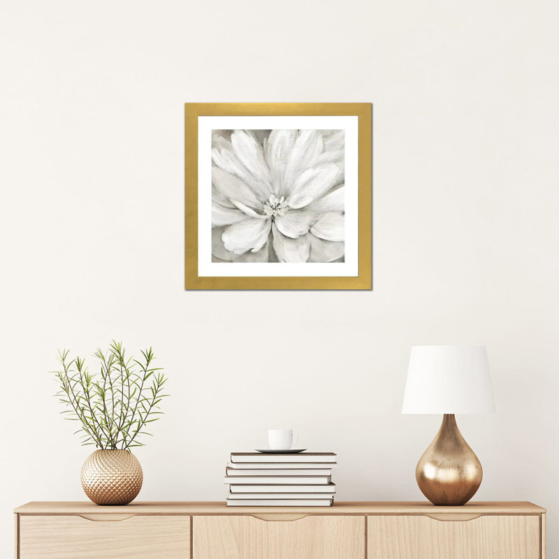 « Simply soft » par Carol Robinson, reproduction d’art, Papier encadré doré, H 16 po x l 16 po x p 1 po, Blanc