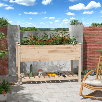 Lit de jardin surélevé en bois 47 po x 24 po Kersh avec finition vernie, tablette de rangement et trous de drainage