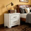 Table de chevet contemporaine au fini blanc perlé avec tiroirs de rangement, meuble de chambre à coucher au motif glamour, 1 table de chevet