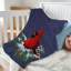 Jeté en flanelle rouge ultra doux, imprimé Cardinal Snowy Pine Bird-130089363