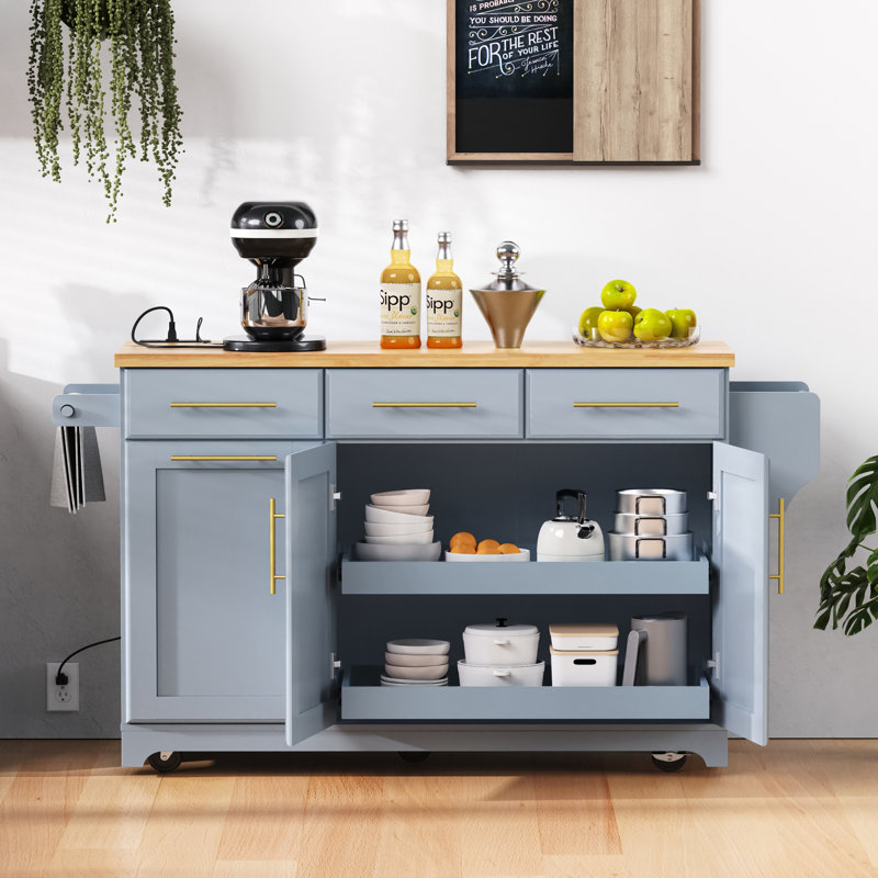Îlot de cuisine de 59 po de largeur avec abattant en bois massif, prises intégrées et armoire à poubelle coulissante