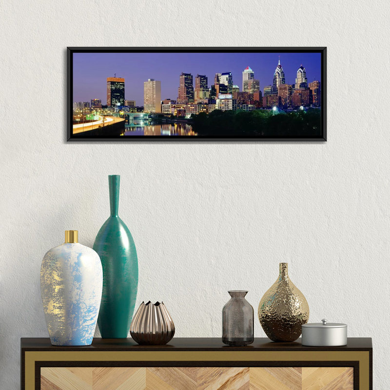 «Panoramic U.S. Pennsylvania, Philadelphia Skyline, Night», reproduction de photo sur toile tendue, Toile avec cadre noir