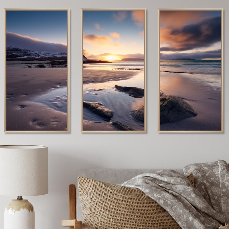 Lever de soleil sur la plage rocheuse III - art mural plage, H 40 po x l 61 po x P 1 po, Cadre flottant brun