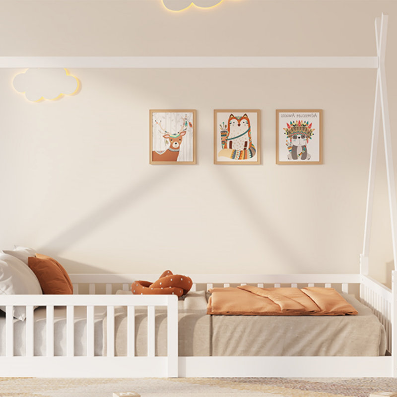 Lit simple en bois avec clôture, Blanc