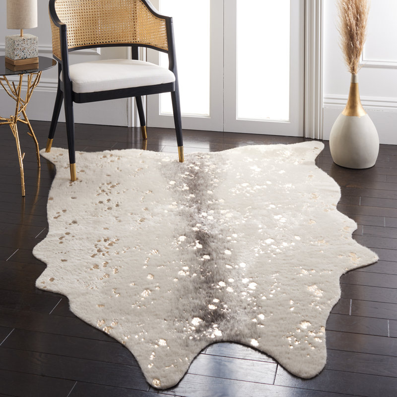 Donnalou Faux Cowhide Performance Rug, Rectangle 5' x 6'5"