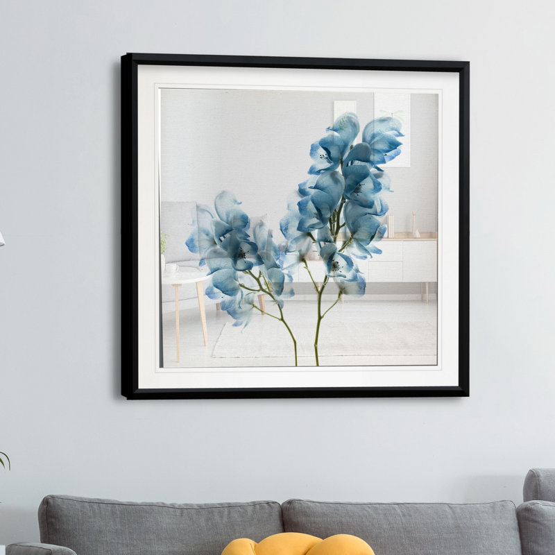 «Gorgeous Blue II», reproduction de photo, H 17,5 po x l 17,5 po x P 1,5 po, Cadre plastique noir