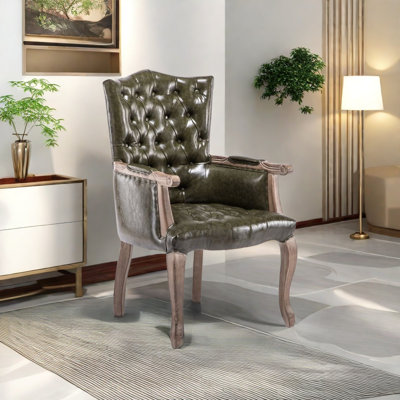Chaise en cuir avec pieds en bois sculpté
