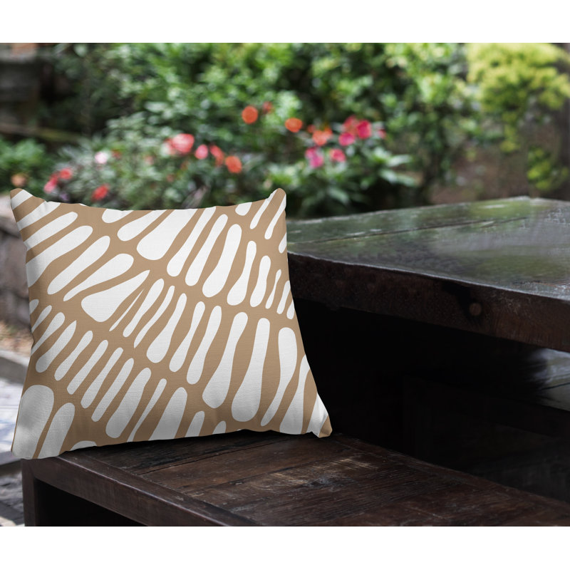 Coussin décoratif intérieur / extérieur Chase Tribal Abstract, L 15 po x H 15 po, Beige