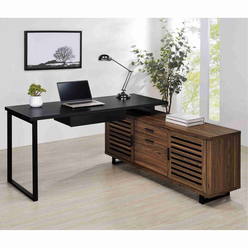 Bureau d'ordinateur en L