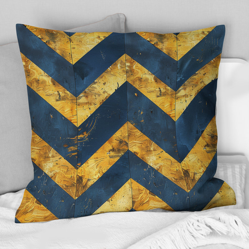 Coussin décoratif transitionnel bleu doré à chevrons Glamour III, H 16 po x l 16 po