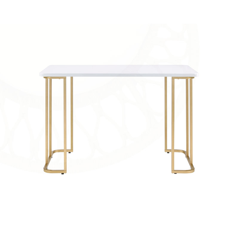 Lagena blanc et doré avec surface de travail spacieuse et design élégant pour les bureaux modernes.