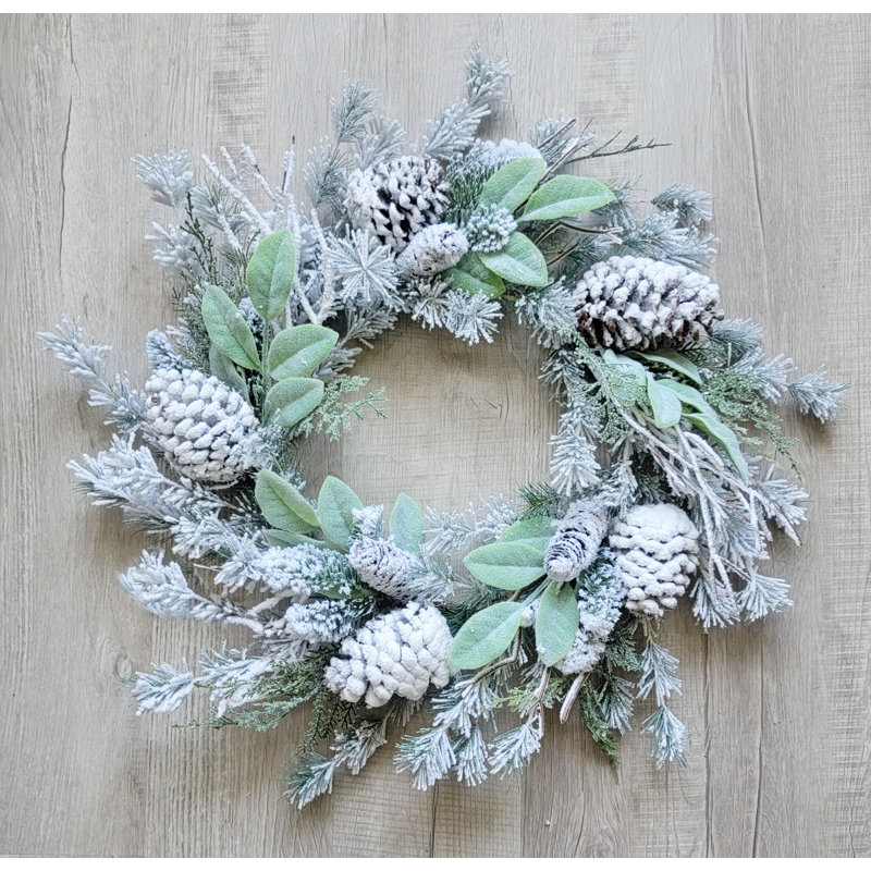 Couronne de pommes de pin 24 po