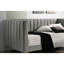 Lit de jour gris avec sièges contemporains, pieds en métal doré et capitonnage à canaux, profondeur de 80,57 po, pieds de capitonnage avec assise de matelas, hauteur de 32,24 po, sensation douillette