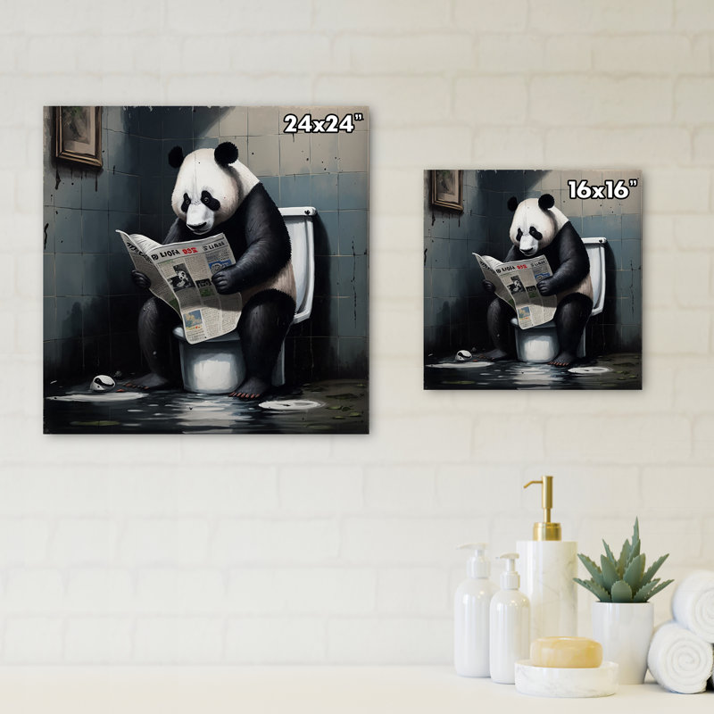 «Panda On Toilette Reading News», reproduction sur toile tendue, L 24 po x H 24 po