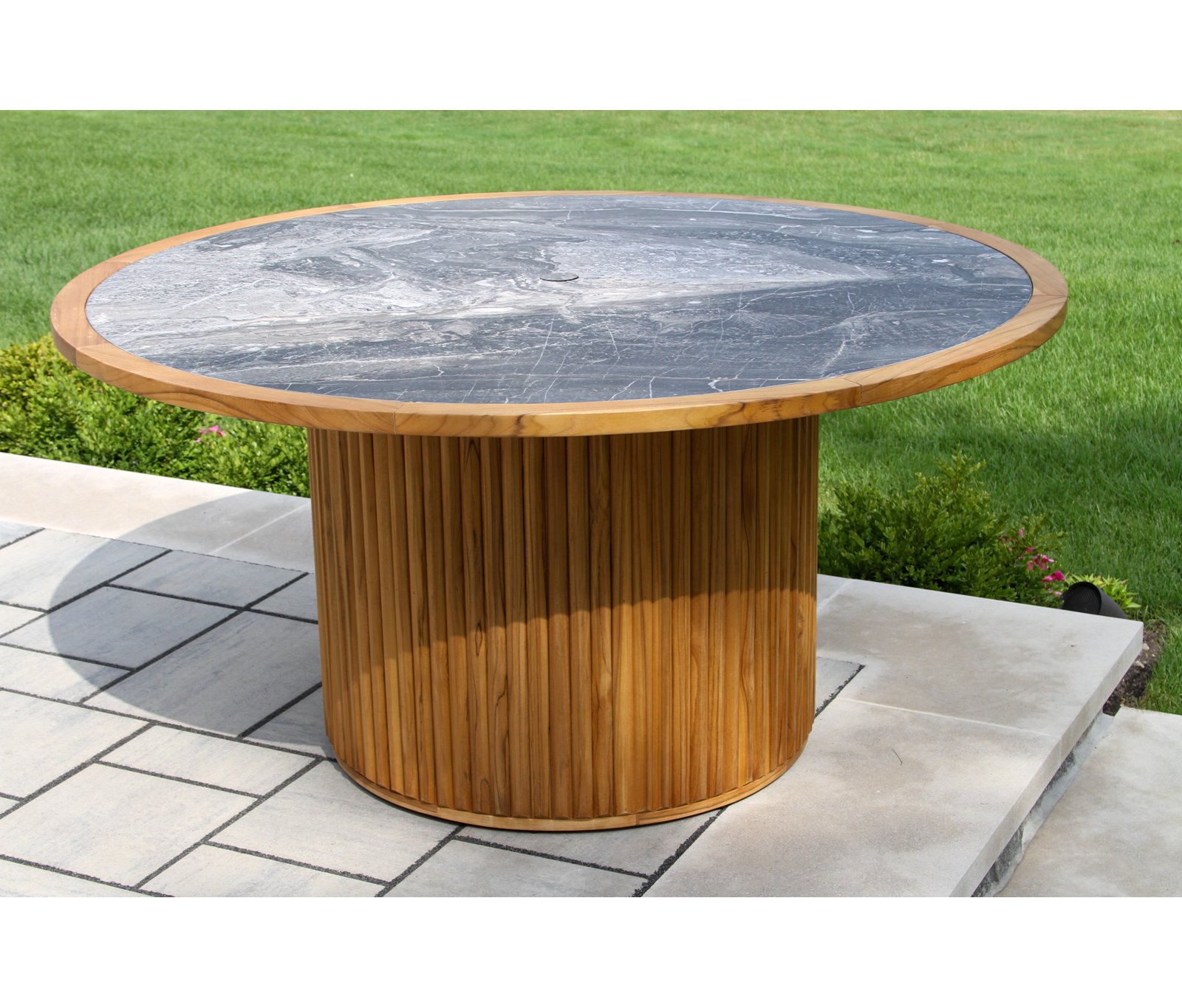 Round Fluted Orobico Sintered Stone Dining Table, Gray