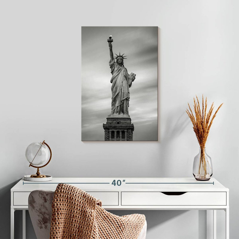 Statue de la liberté monochrome Aime, H 24 po x l 16 po