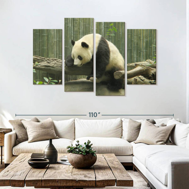 Panda Brampt sur un tronc
