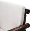 Chaise de patio simple en bois avec accoudoirs-113752698