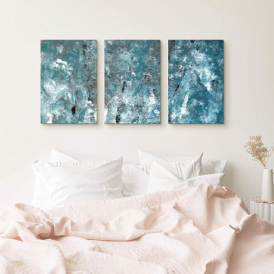 3 coups de pinceau bleus et gris sur fond abstrait