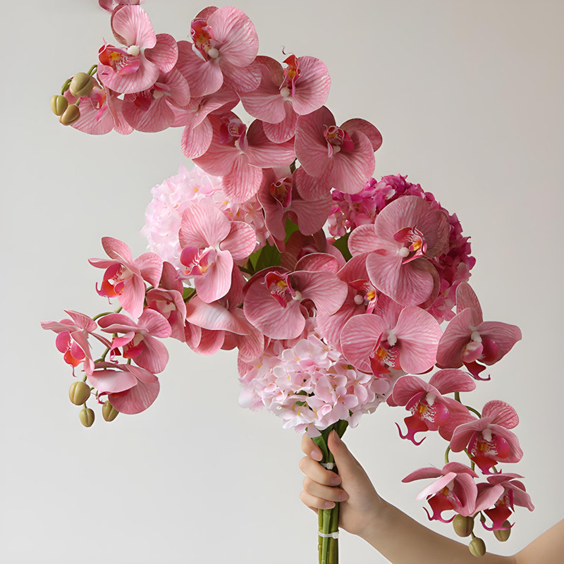 Ornements de fleurs simulées