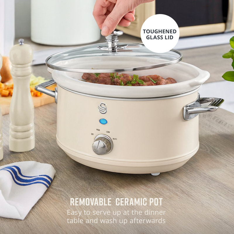 Swan Retro Slow Cooker with 3 Temperature Settings, Keep Warm Function, 3.5L, 200W, Cream