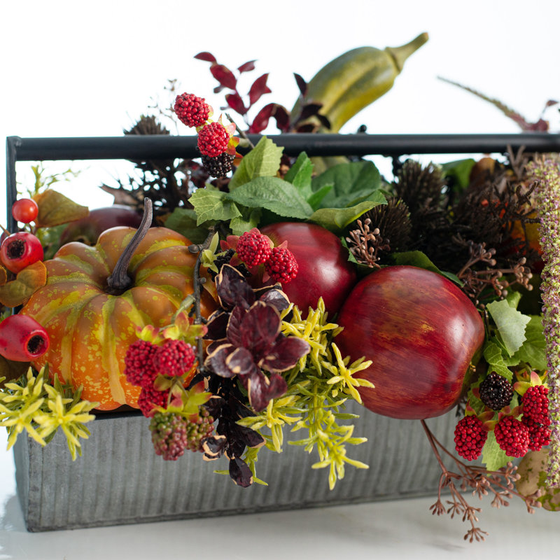 Arrangements floraux mixtes dans un vase